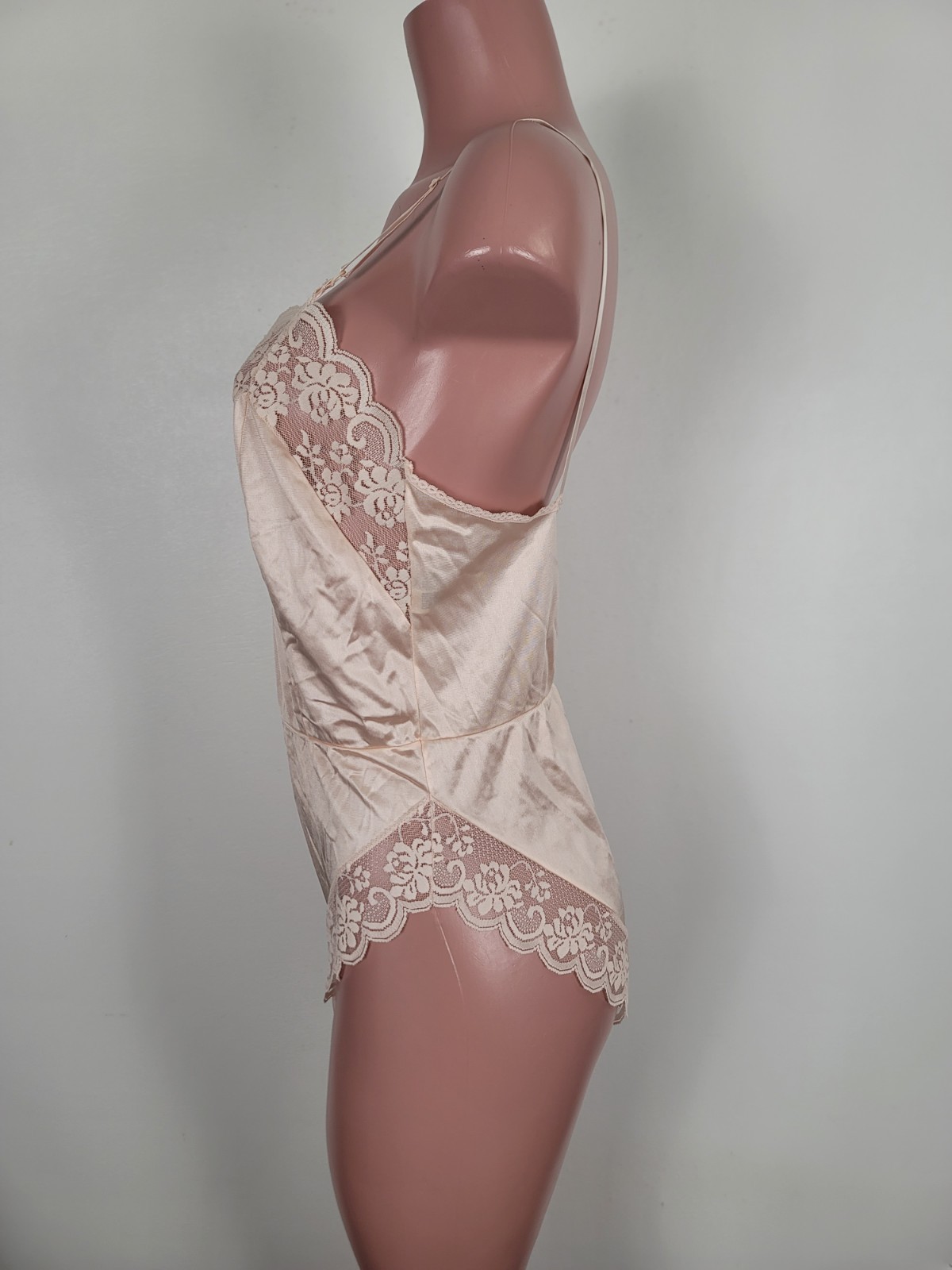 Vintage Maidenform Chantilly Bodysuit Lingerie Peach Nylon Lace Sz 36 USA Union