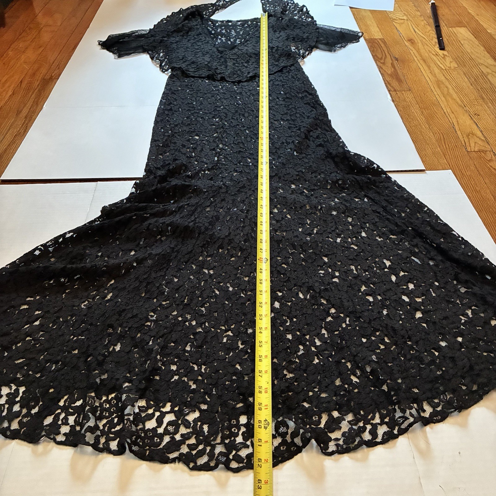 1920’S/30’S Black Art Deco Bias Cut Flutter Capelet Lace Evening Dress Small ￼