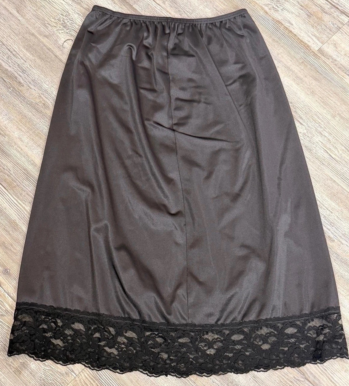 VTG 90’s Vassarette Black Elastic Waist Wide Laced Hem Nylon Half Slip M / 28”