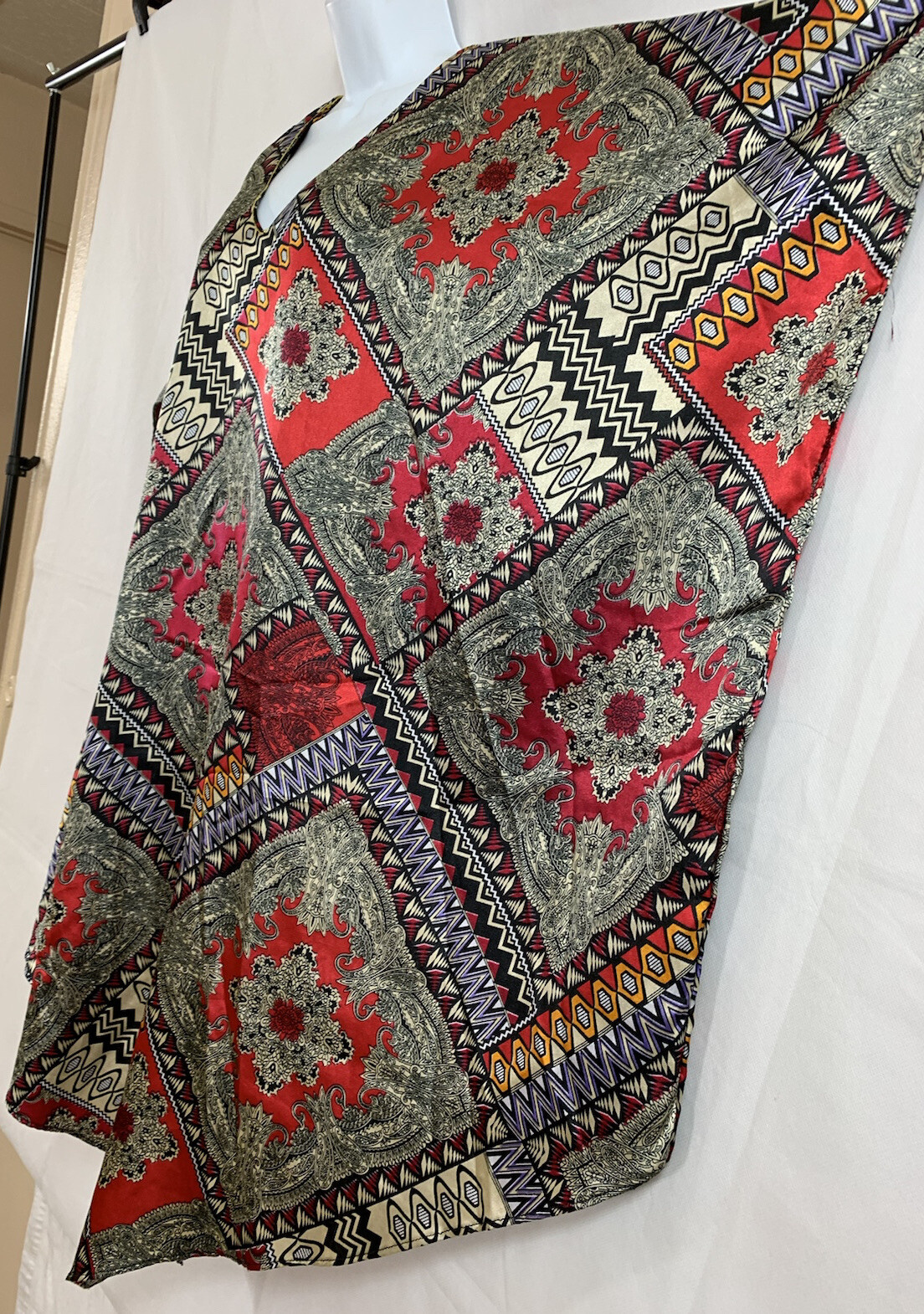 Ashro Free Size Paisley Graphics Caftan Shiney Multicolor Vneck Gold Accent Trim