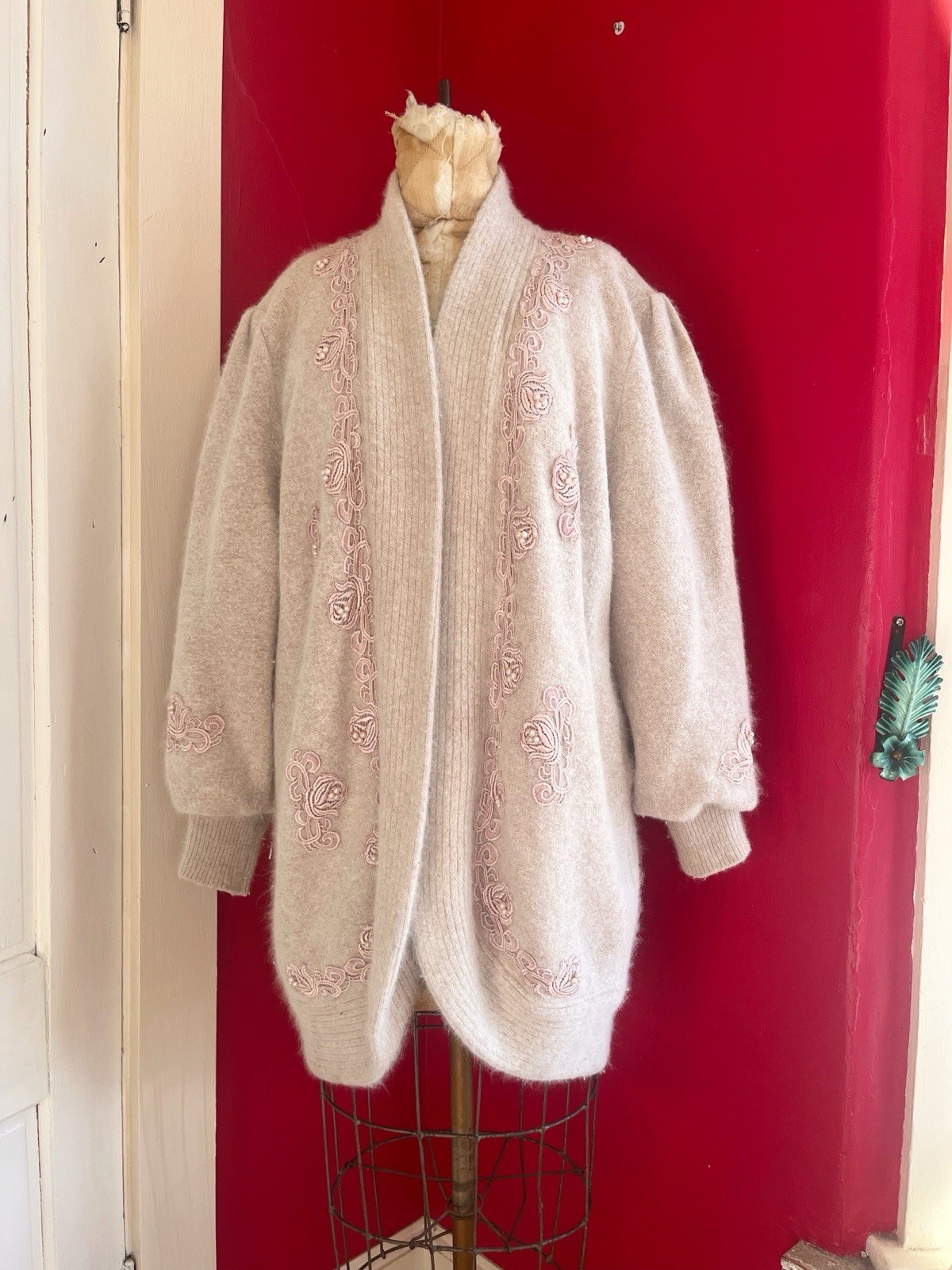 Vintage 1980s Ballet Slipper Beige Rose Lace Pearl Beaded Angora Mix Cardigan S