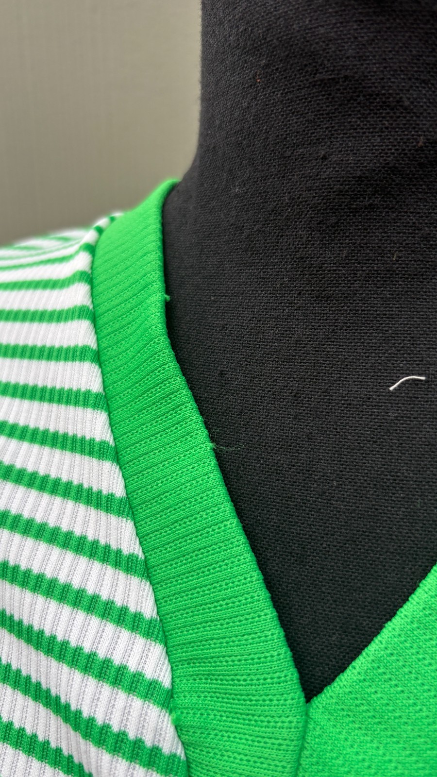 vtg 60s 70s Mod Preppy Retro Green White Striped V-Neck Sweater Vest Tank Top