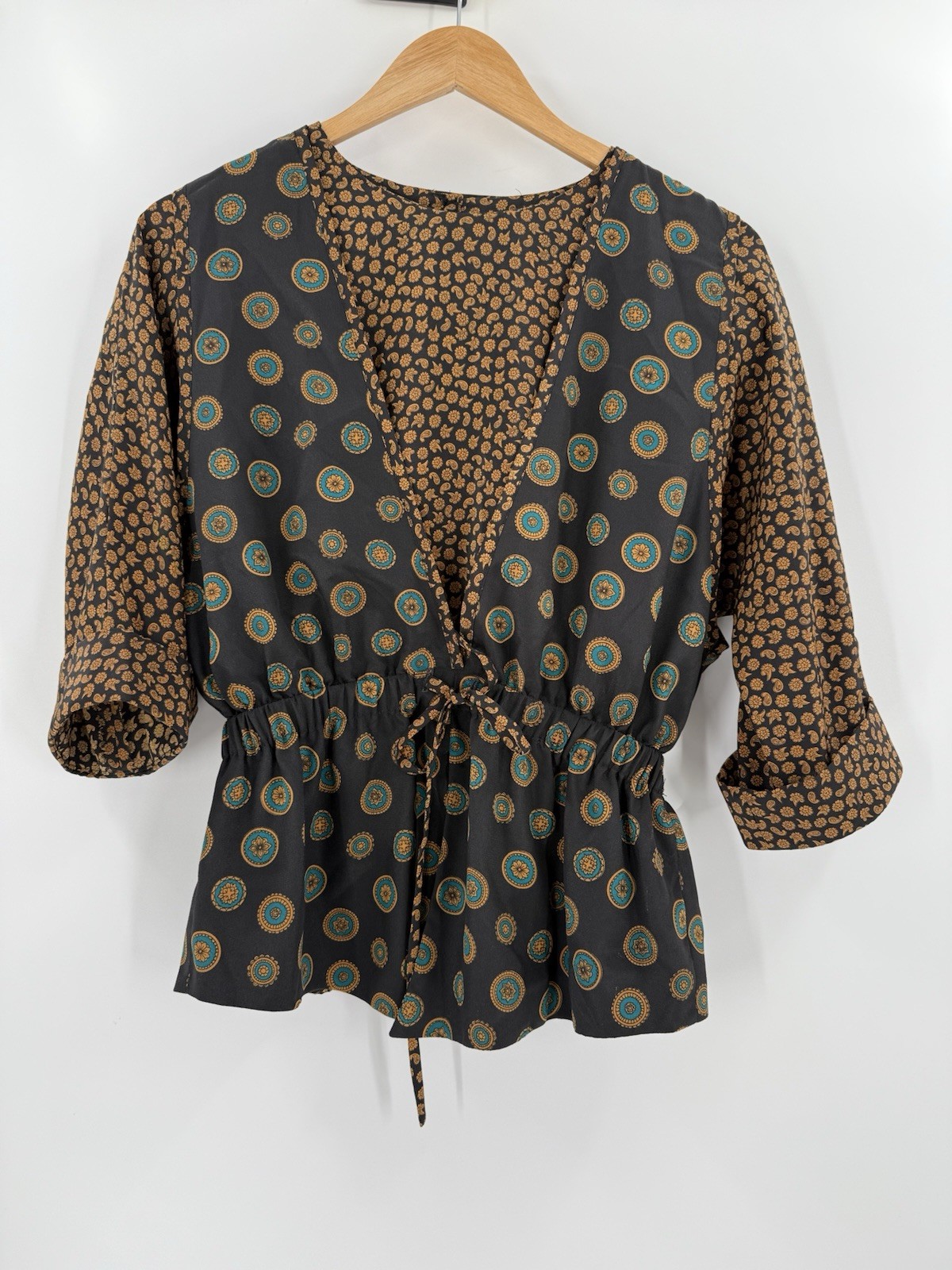 VINTAGE 80’S LESLIE FAY WOMEN’S BLACK/GOLD MEDALLION BLOUSE SIZE PETITE 8 EUC