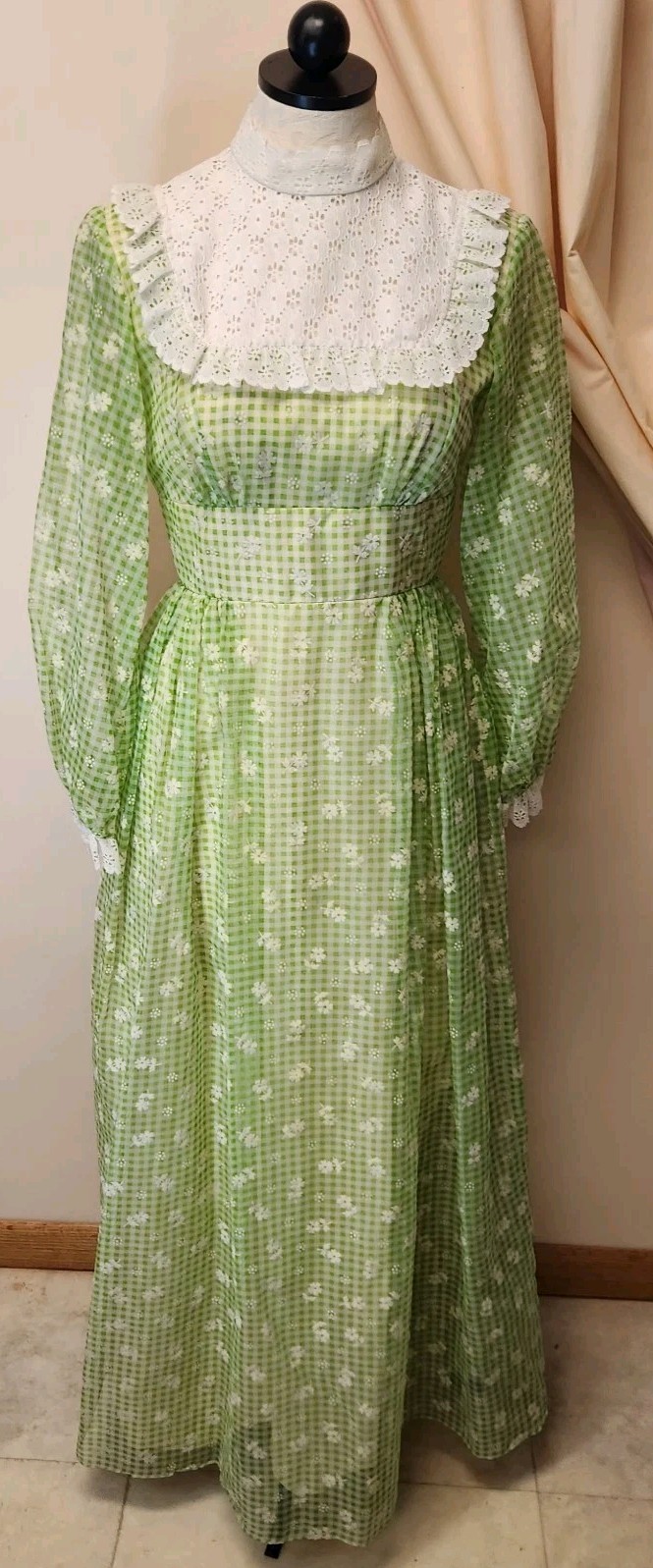 VINTAGE SPRING GREEN FLOCKED SHEER LINED FLORAL LONG DRESS*szS(PicMeasurements)