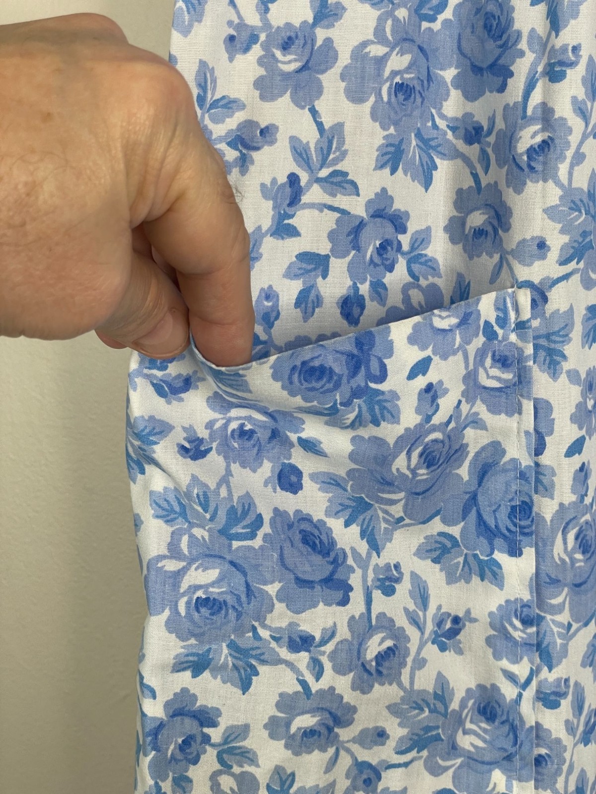 Vintage 1970s House Lounge Dress Large Smocked Grannycore Snap Floral Caftan