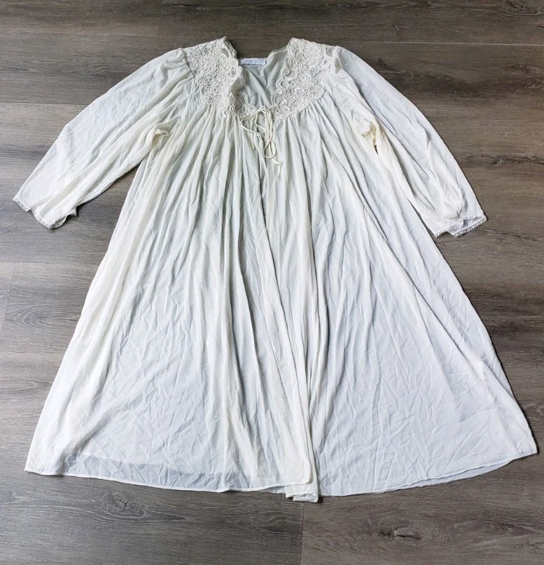 VTG 70s Miss Elaine Cream Nylon Short Robe Sz M 3/4 Sleeve Semi-Sheer FLAWS