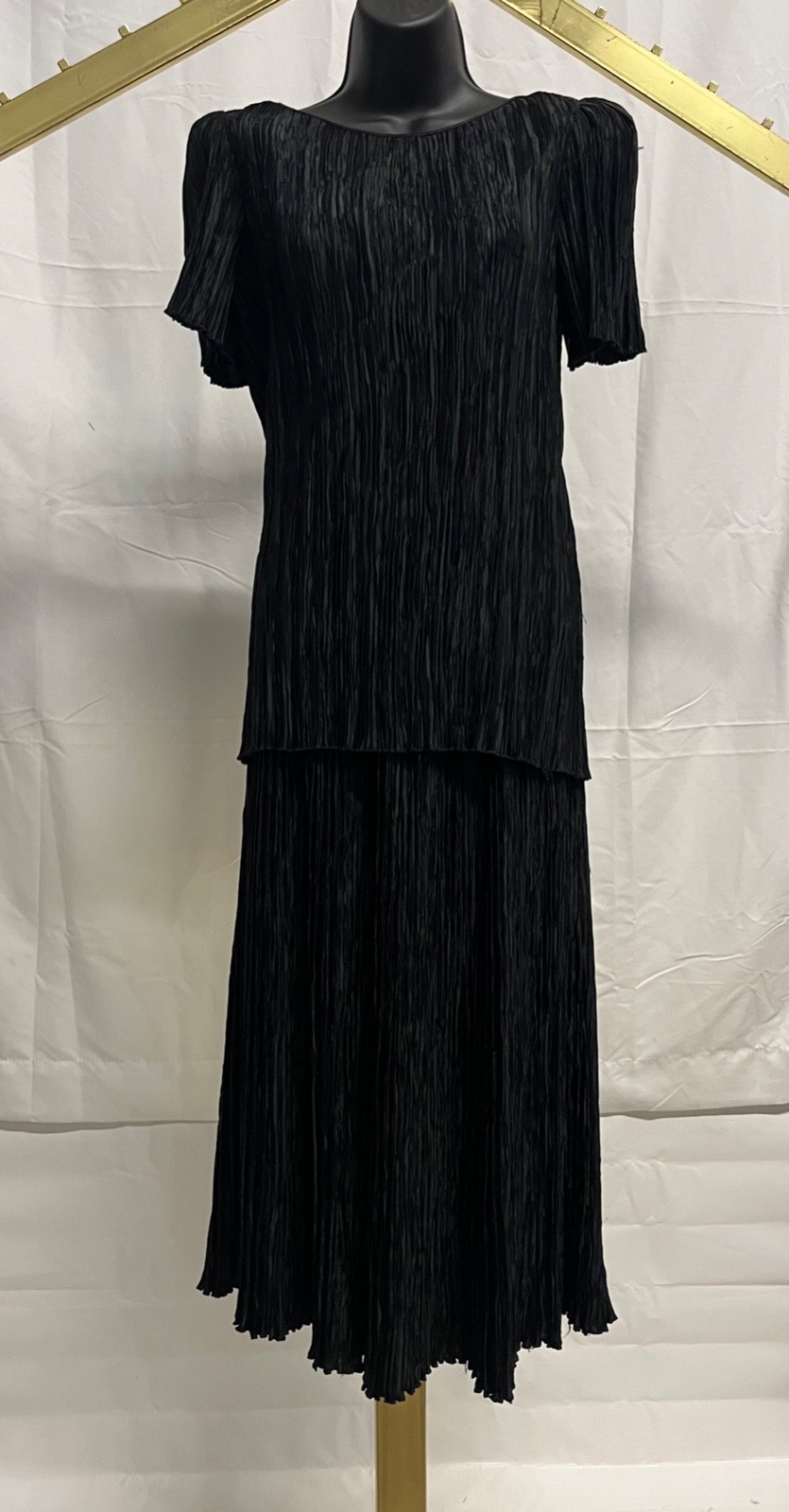Vintage 1980s Mary McFadden Couture Plissé Pleated black 2-Piece Dress Ensemble.