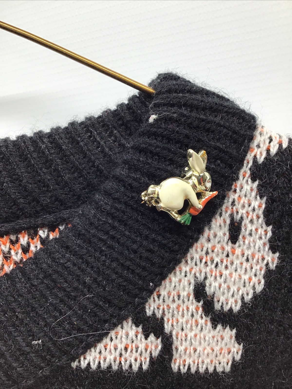 Vintage 1990 Jane Adam’s Easter Bunny Black Sweater w Gold Rabbit Lapel Pin
