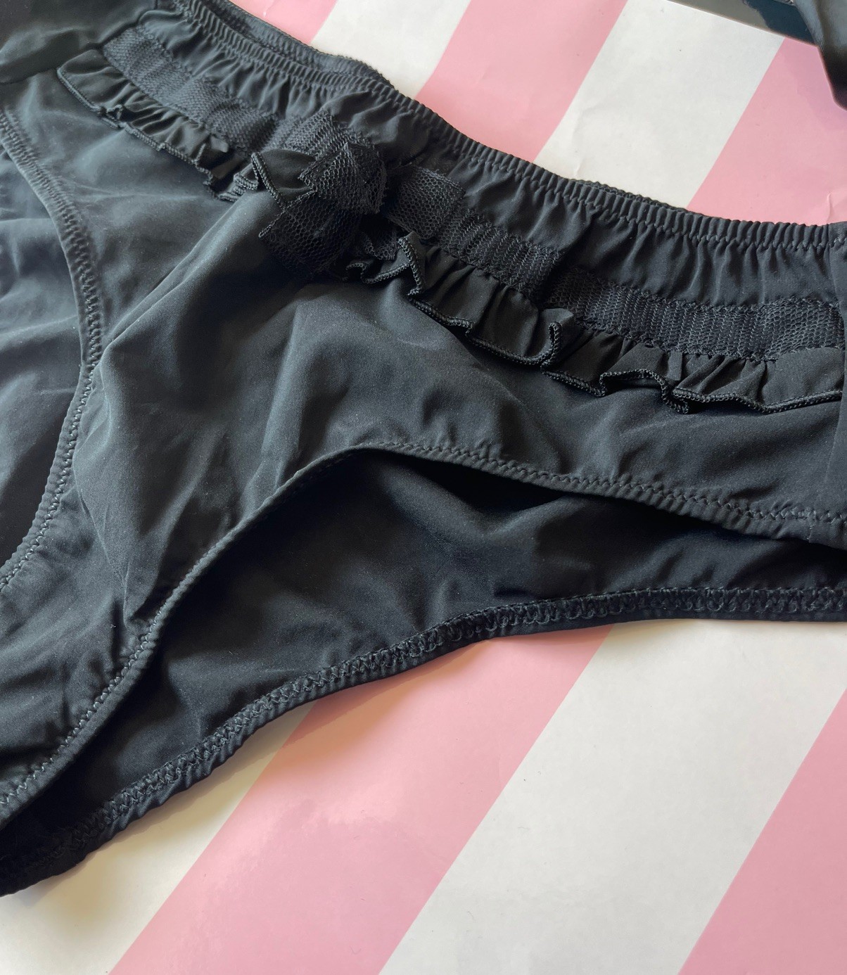 NWT VTG 2009 Victoria’s Secret Hiphugger, Ruffled BLOOMERS – Black / Large
