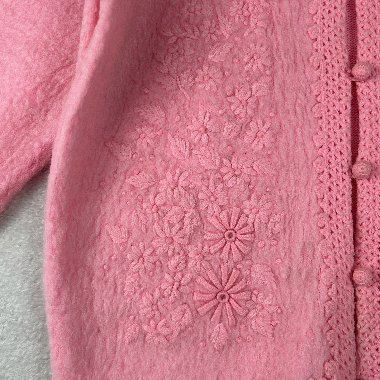 Vintage 50s Cardigan Sweater Women M Pink Acrylic Hand Knit Floral Embroidered