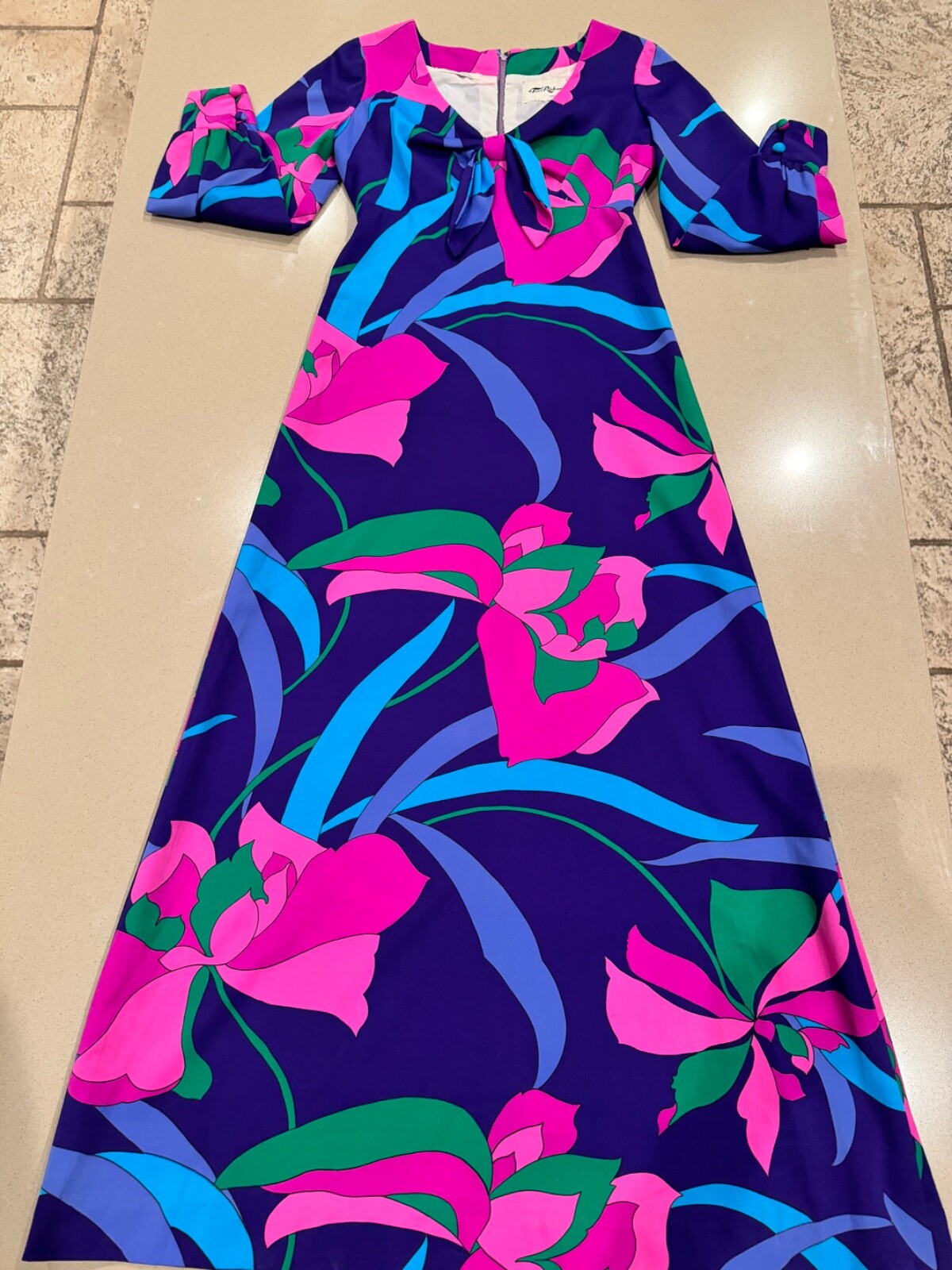 Vintage 1970s Tori Richards Honolulu Size XS/S Vibrant Floral Maxi Dress