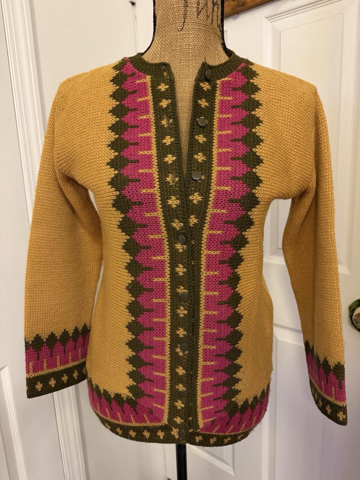 Jack Winter Wool Women’s Sweater Size 36 Mustard Yellow Pink Vintage