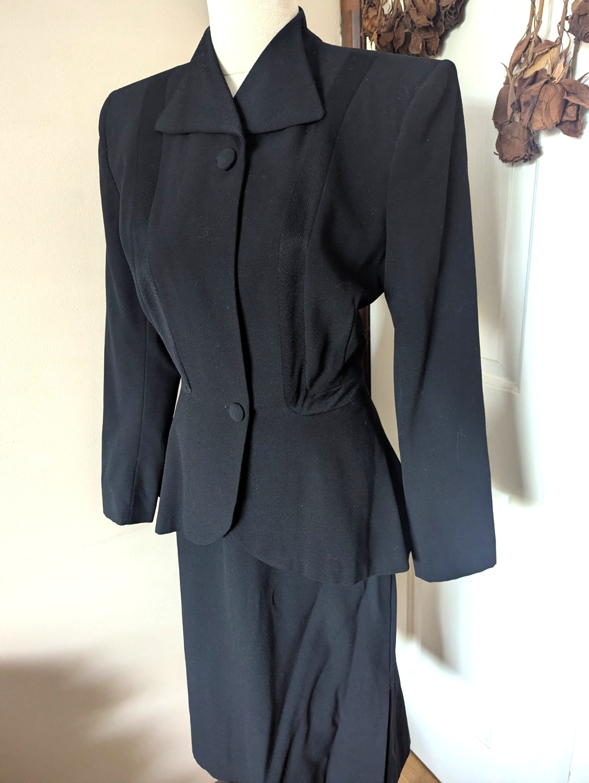 Vintage 1940s II0II Dinner Plate Black Wool Lilli Ann Style Peplum Skirt Suit