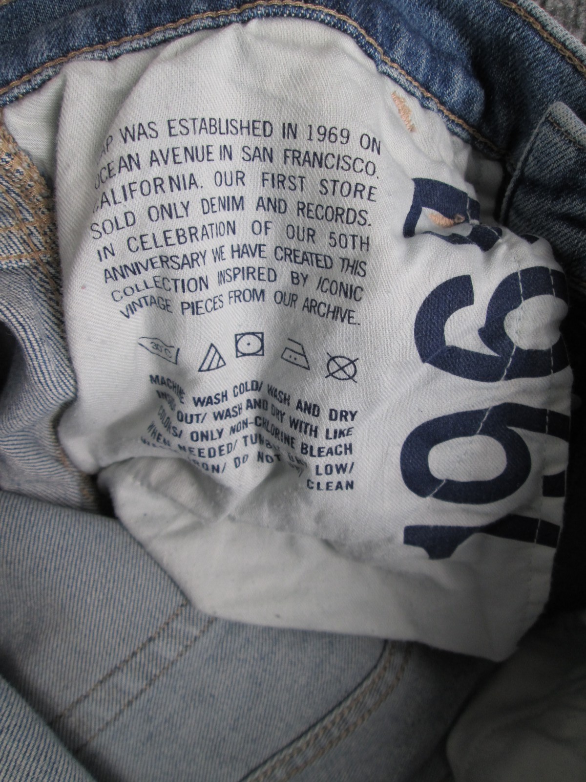 Gap Vintage 1969 Women’s Distressed Light Wash Flare Leg Jeans Size 12/31 Frayed