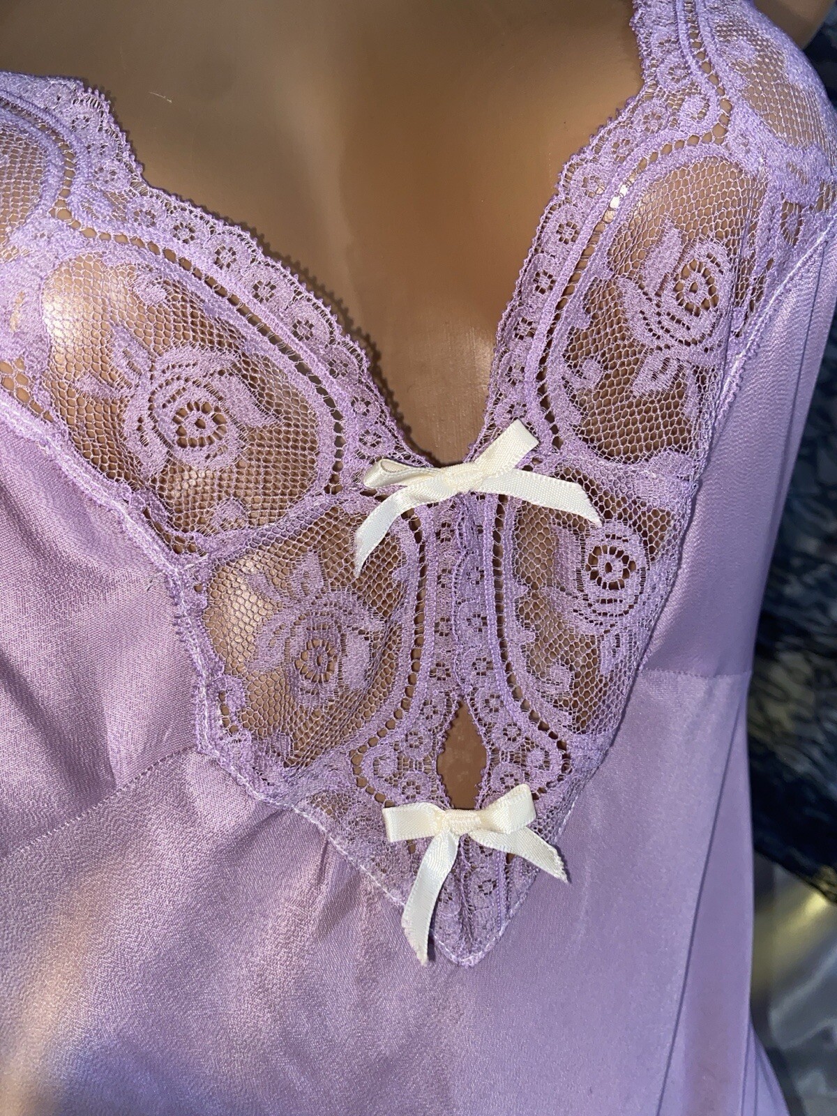 VTG SATIN SHIMMERY BOWS PURPLE DRESS SLIP NIGHTGOWN LACE SATIN ESSENCE 32″