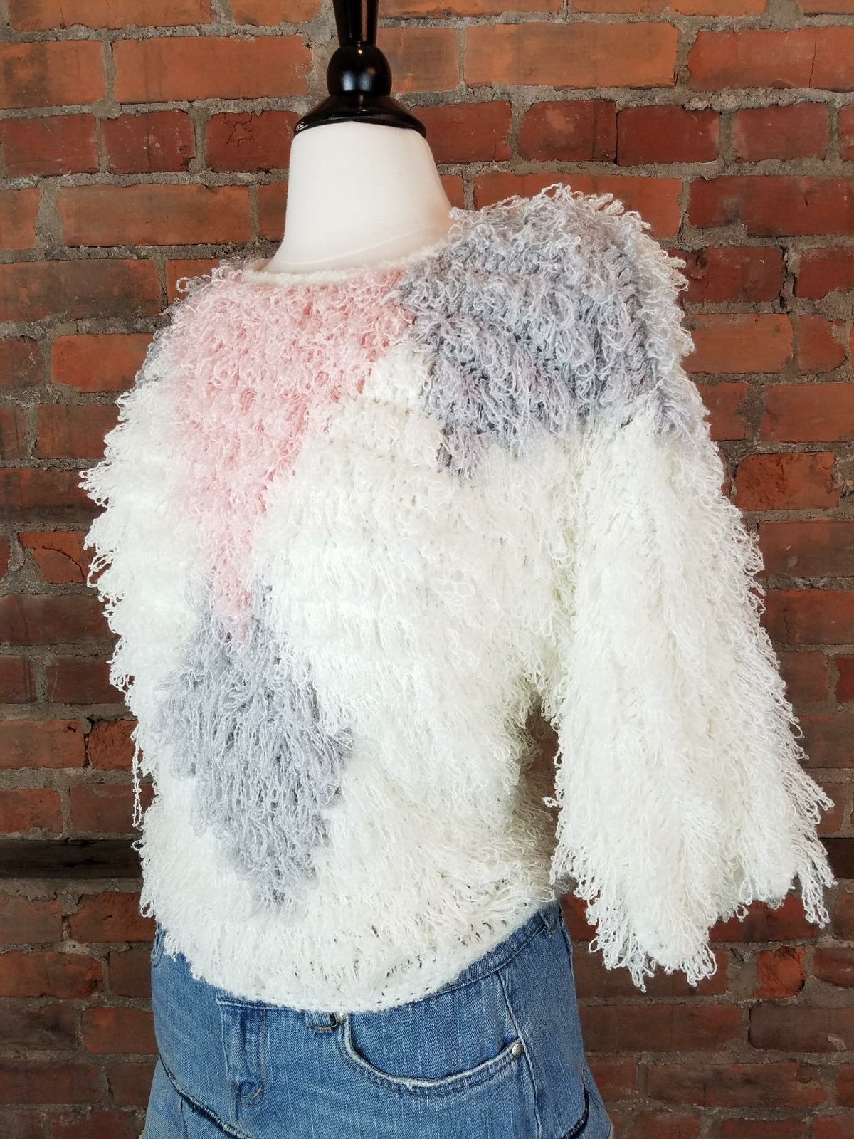 VTG Women’s Hand Crocheted Sweater Fringe White Pink Black Geometric Print Sz M