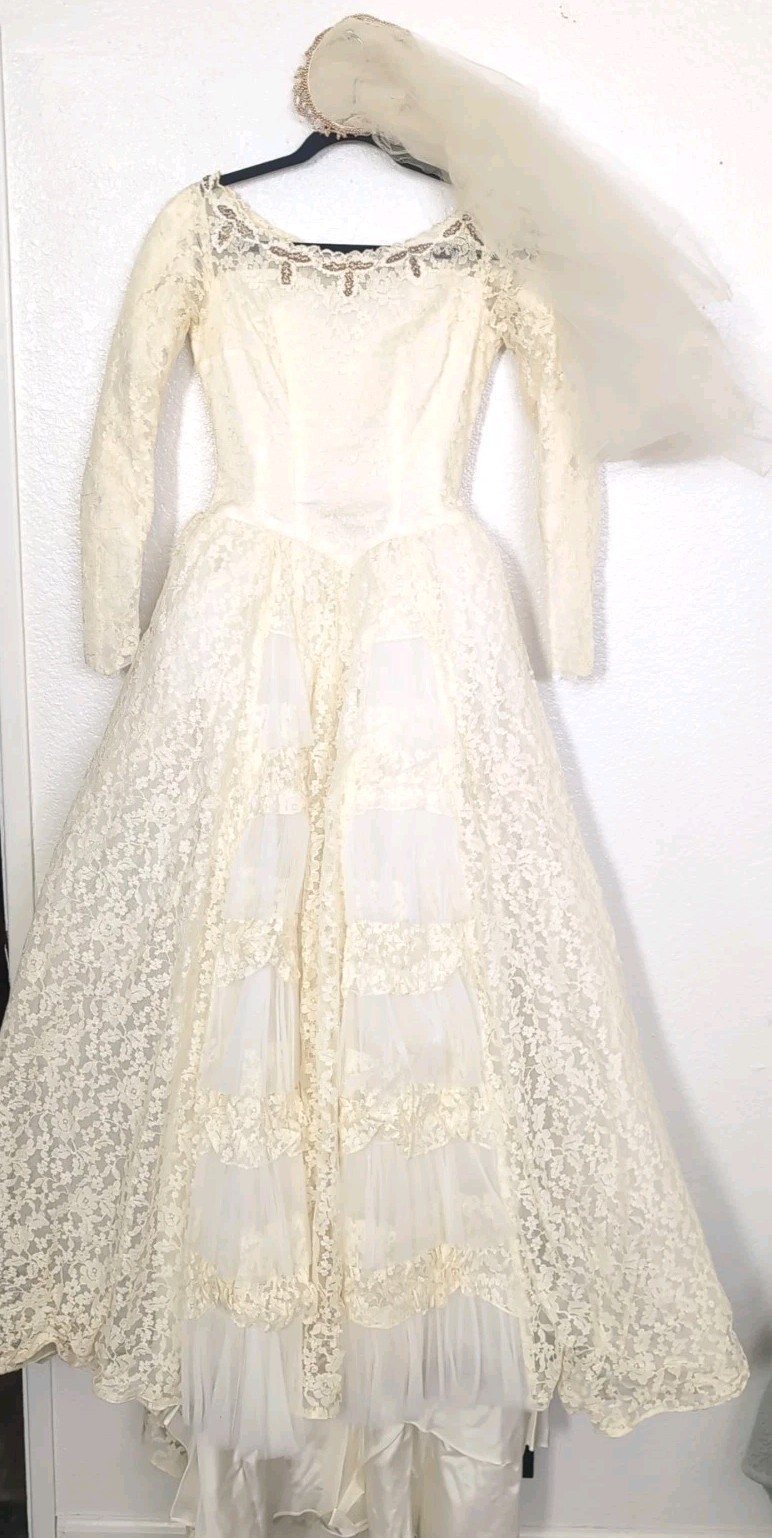 50’s Lace & Pleated Tulle Long Sleeved Princess Prairie Wedding Dress Beads