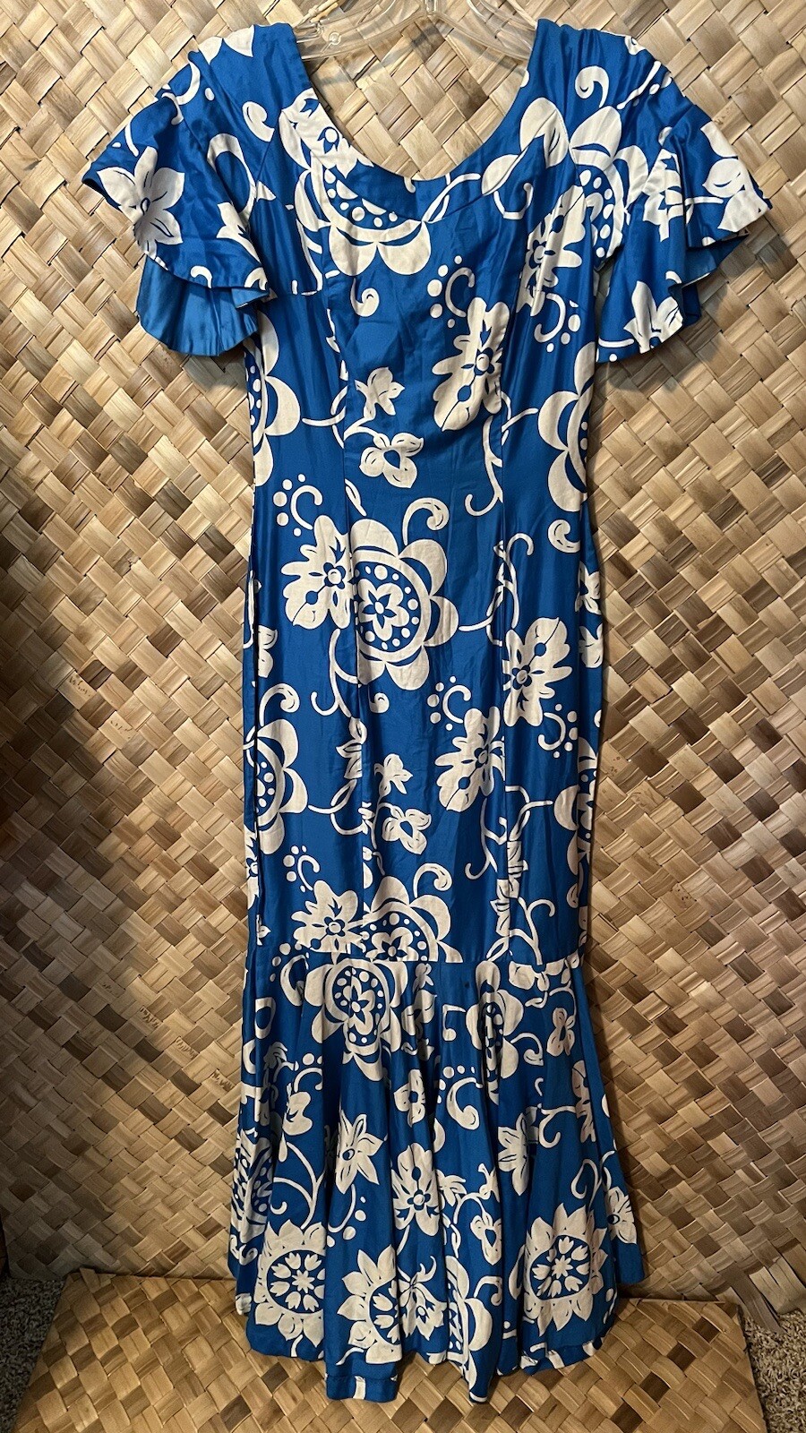 ROYAL HAWAIIAN Blue/White Floral Long Ruffled Hawaii Tie Back Dress Size 6?