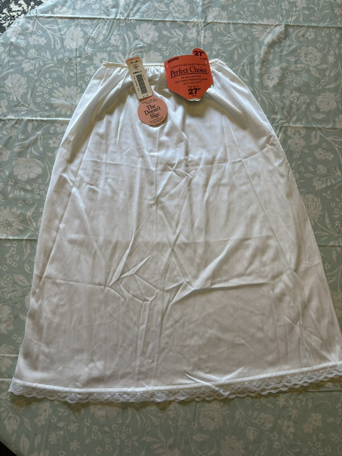 NWT Sears Perfect Choice White Non Slip 27 Inch Nylon Lace Trim Small Vintage