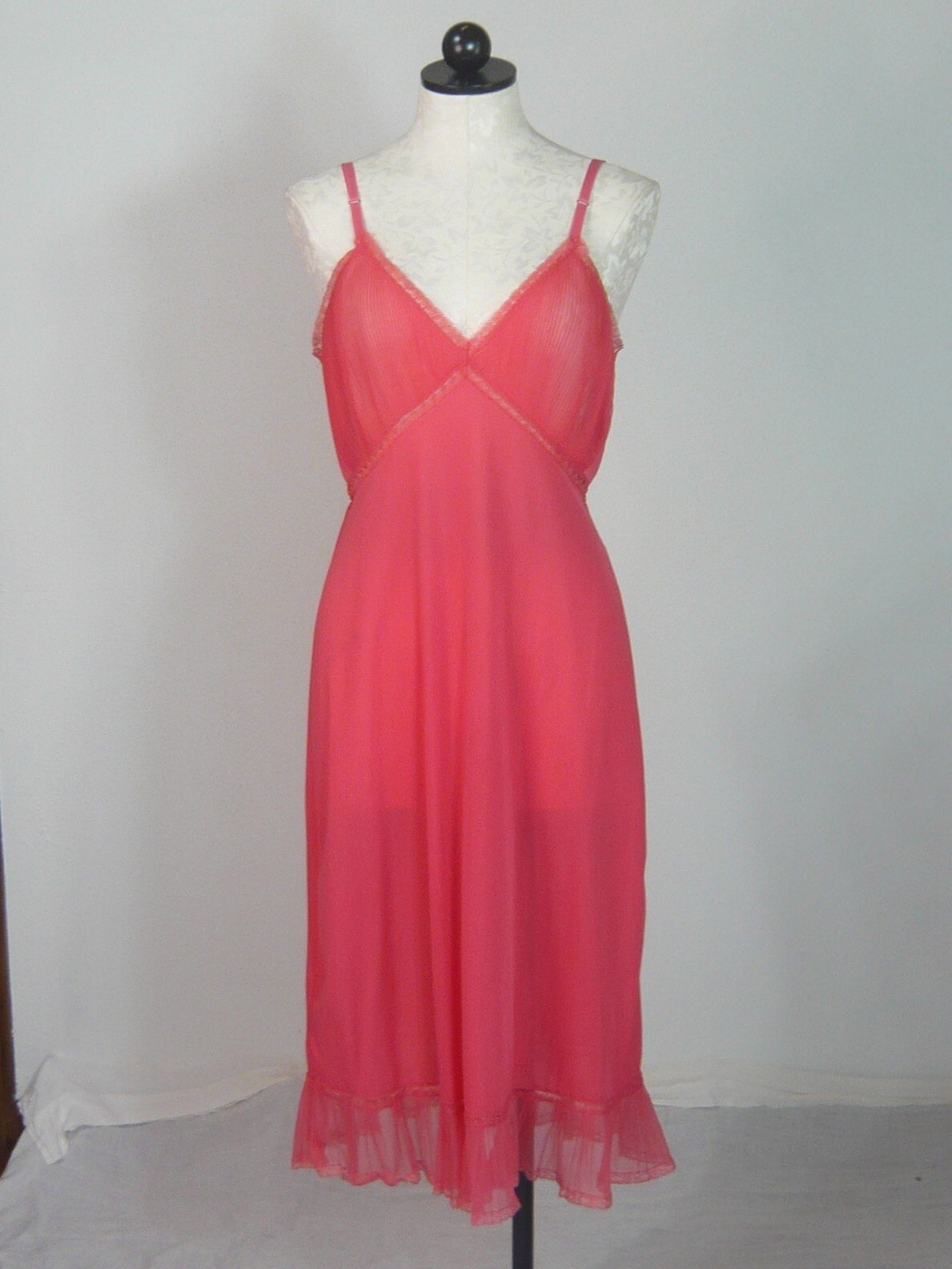 EVETTE RUNPROOF vintage 50s red NYLON SLIP sheer pleats 38