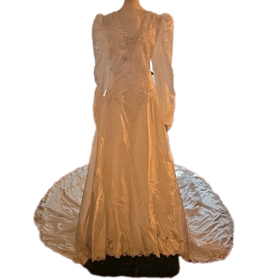 VTG 80s Victorian Demure Lace Pearls Long Sleeve Wedding Gown Size 22