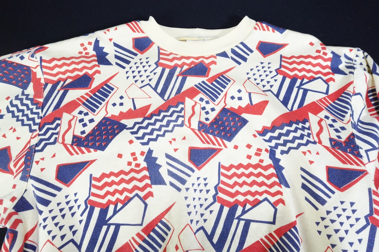 NIKE Vintage 1987 Women’s Geometric Print Fleece Crew Sweatshirt Angela Snow