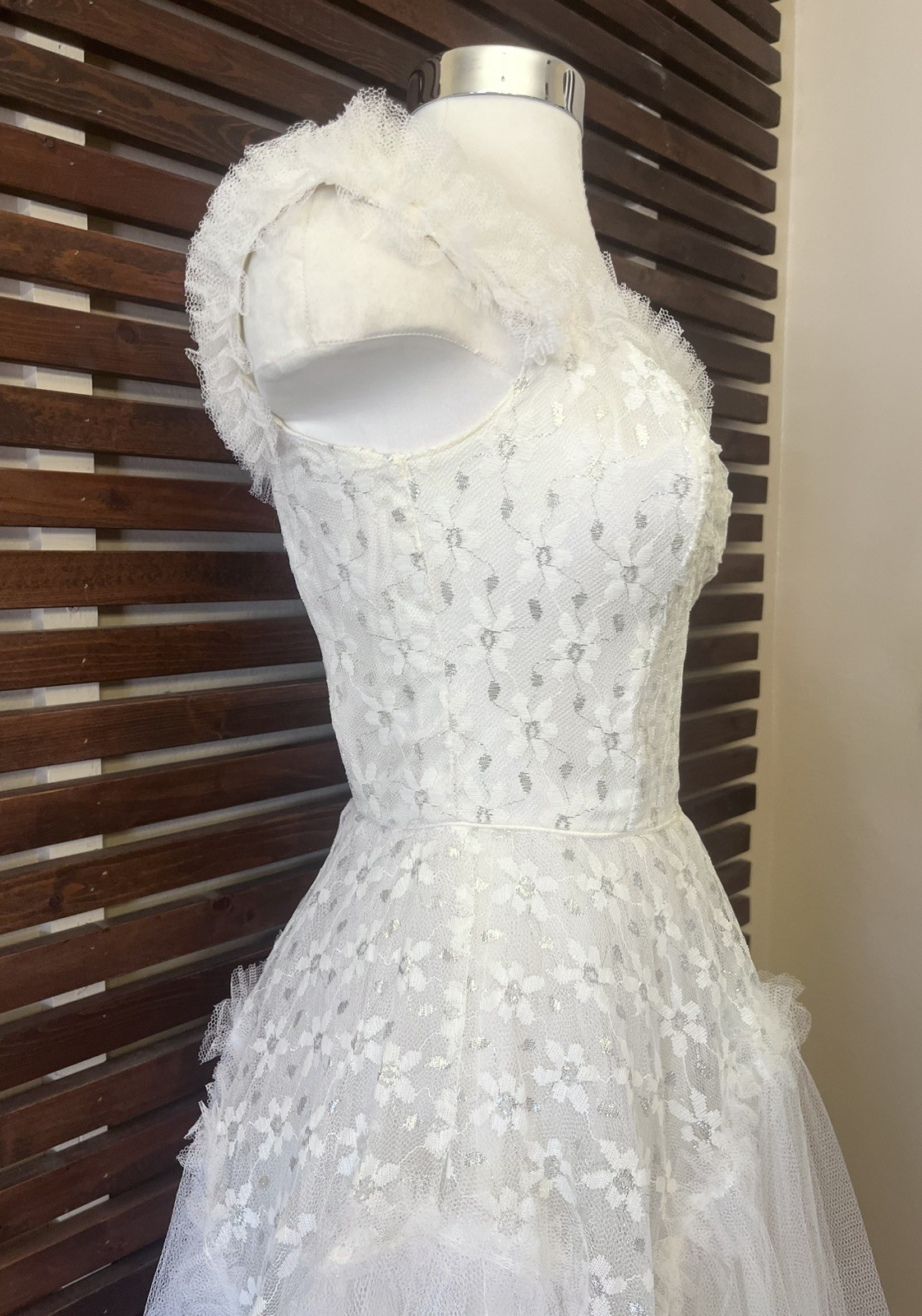 1950s Vintage White & Metallic Silver Tulle Layered Prom Wedding Dress Gown