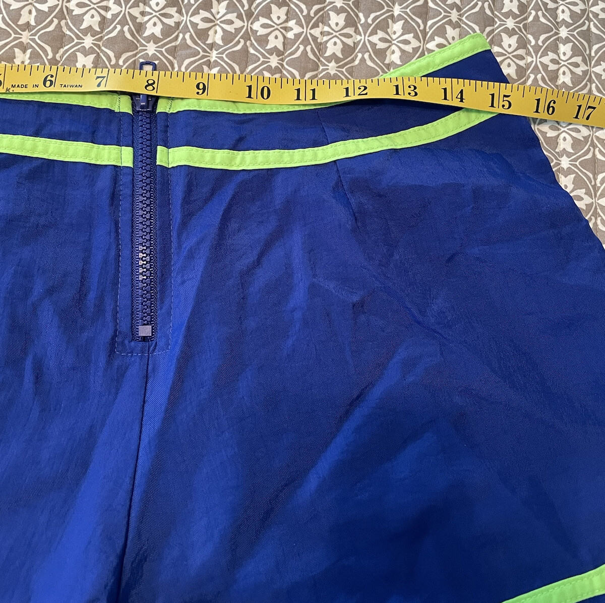 Vtg Women’s M Jantzen Front Zippered Navy W/Green Stripe Nylon Shorts Swim Jog
