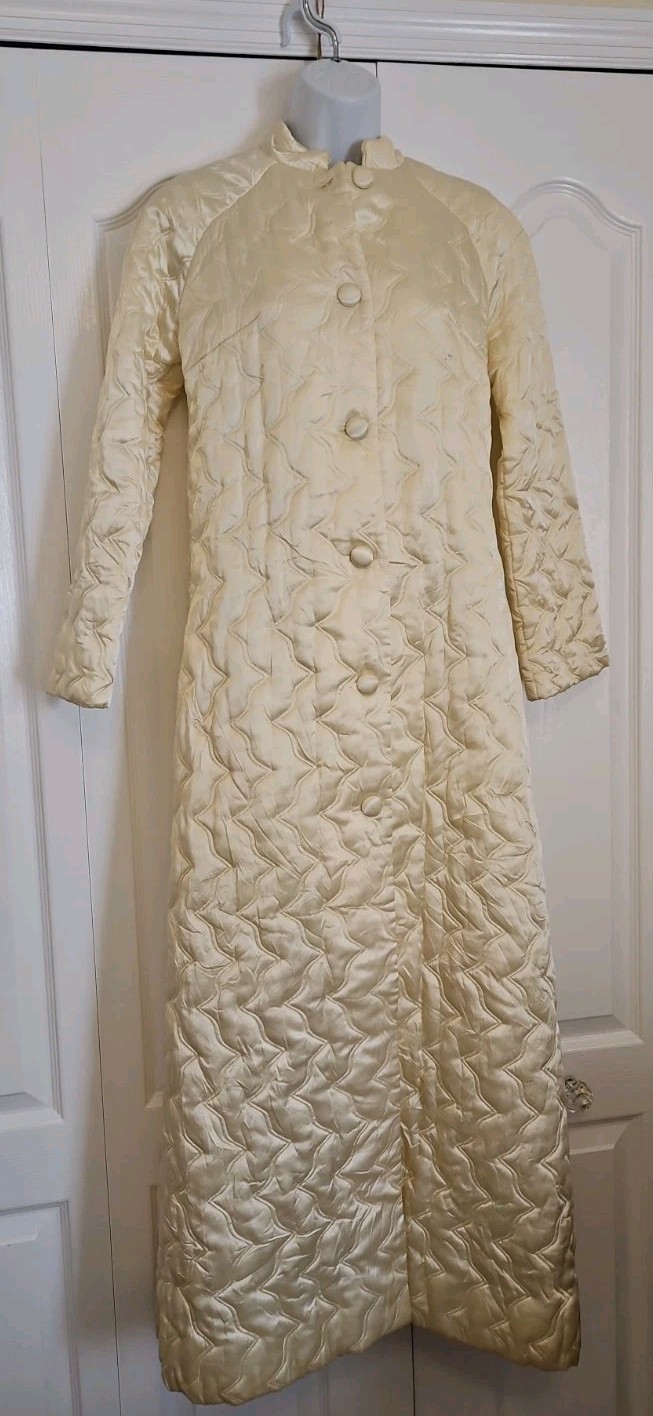 Vintage Quilted Silky Satin Robe Housecoat Size Small? Long Covered Buttons