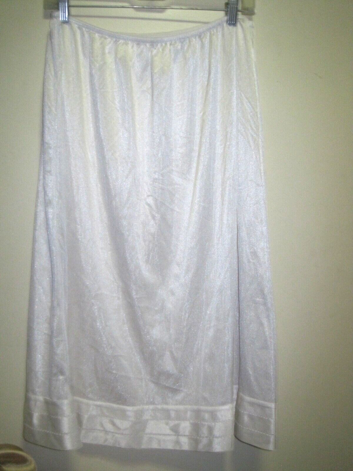 Vintage WOMENS SZ 26/28 WHITE HALF SLIP MADE IN USA
