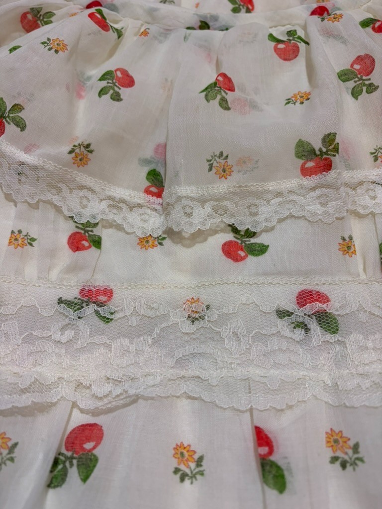 Vintage 1970s Union‑Made Peasant Maxi Dress Apple Print Lace Trim Size 7 USA