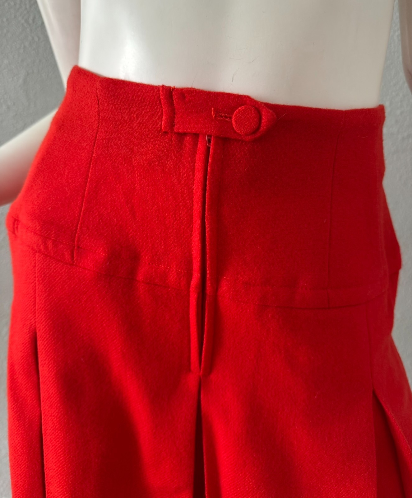 Vintage 60s 70s Red Wool MOD Pleated Mini Culottes Shorts M