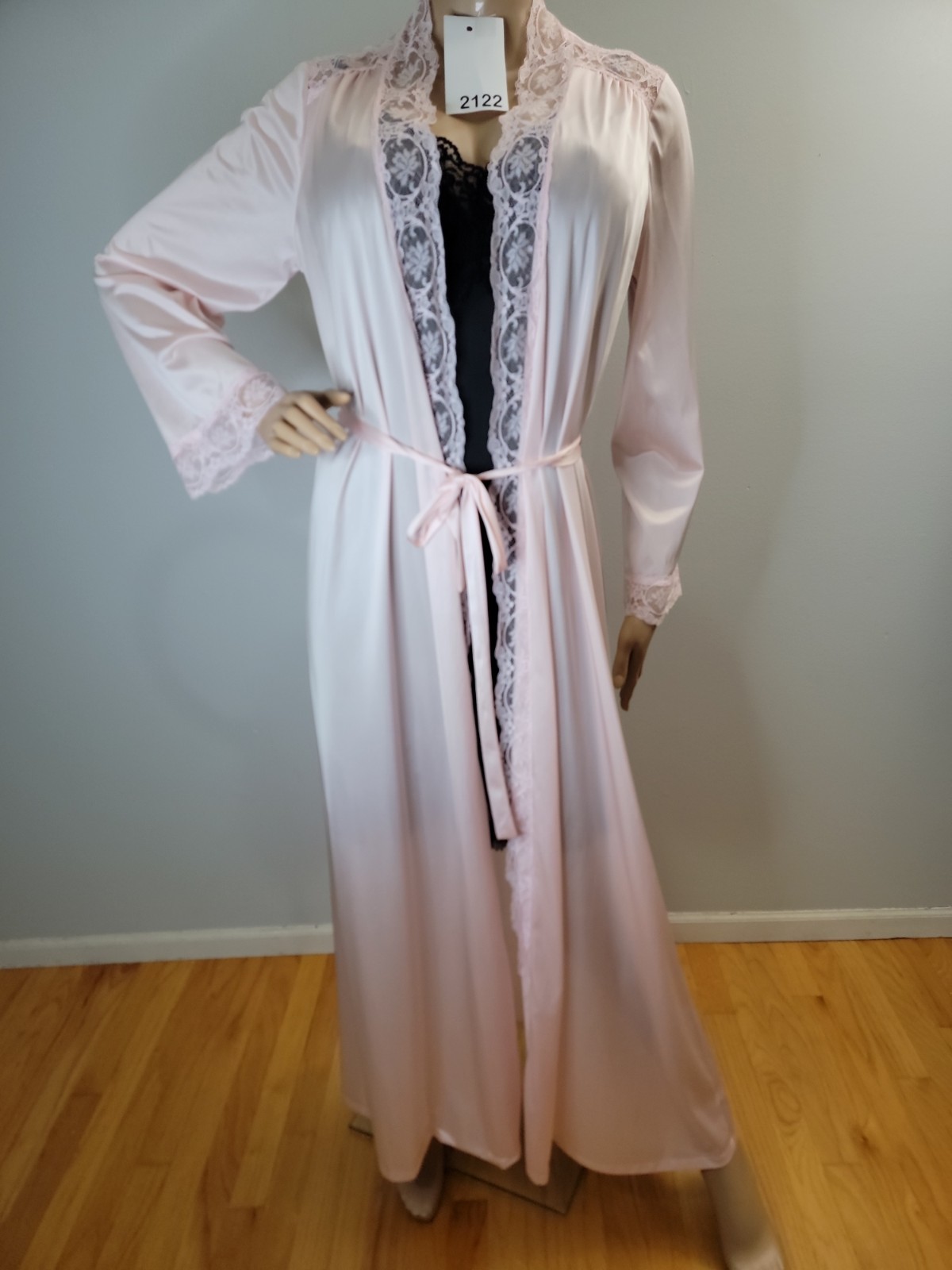 Vintage Olga 100% Nylon Pink Robe Lace Detail Style 94007 Size Medium