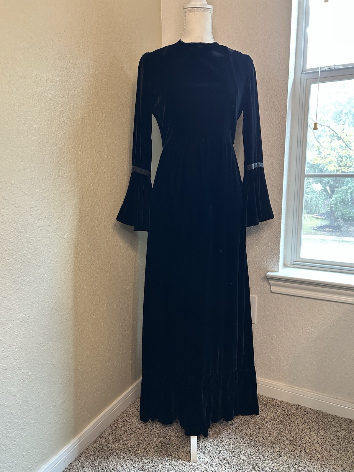Vintage 1940s Bell Sleeve Edwardian Style Black Velvet Dress Size S Ruffle Hem
