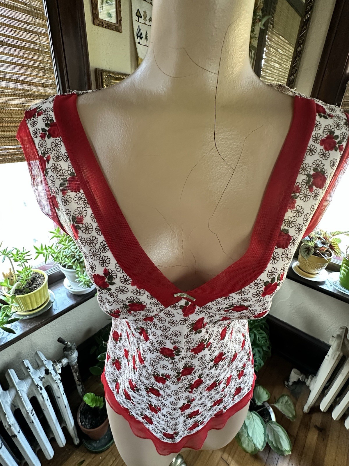 Vintage 90’s Epilogue Women’s Pull Over Floral Top Size. L Deep V Neck Boho