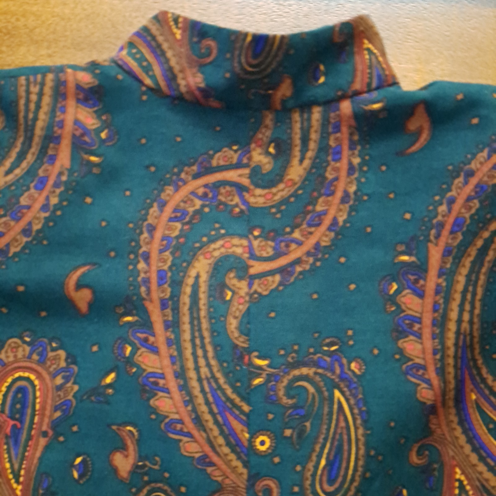 Vintage 1980-90’s Women’s Dress. Unbranded.Dolman Sleeve.Chest-22in.Waist-16in.