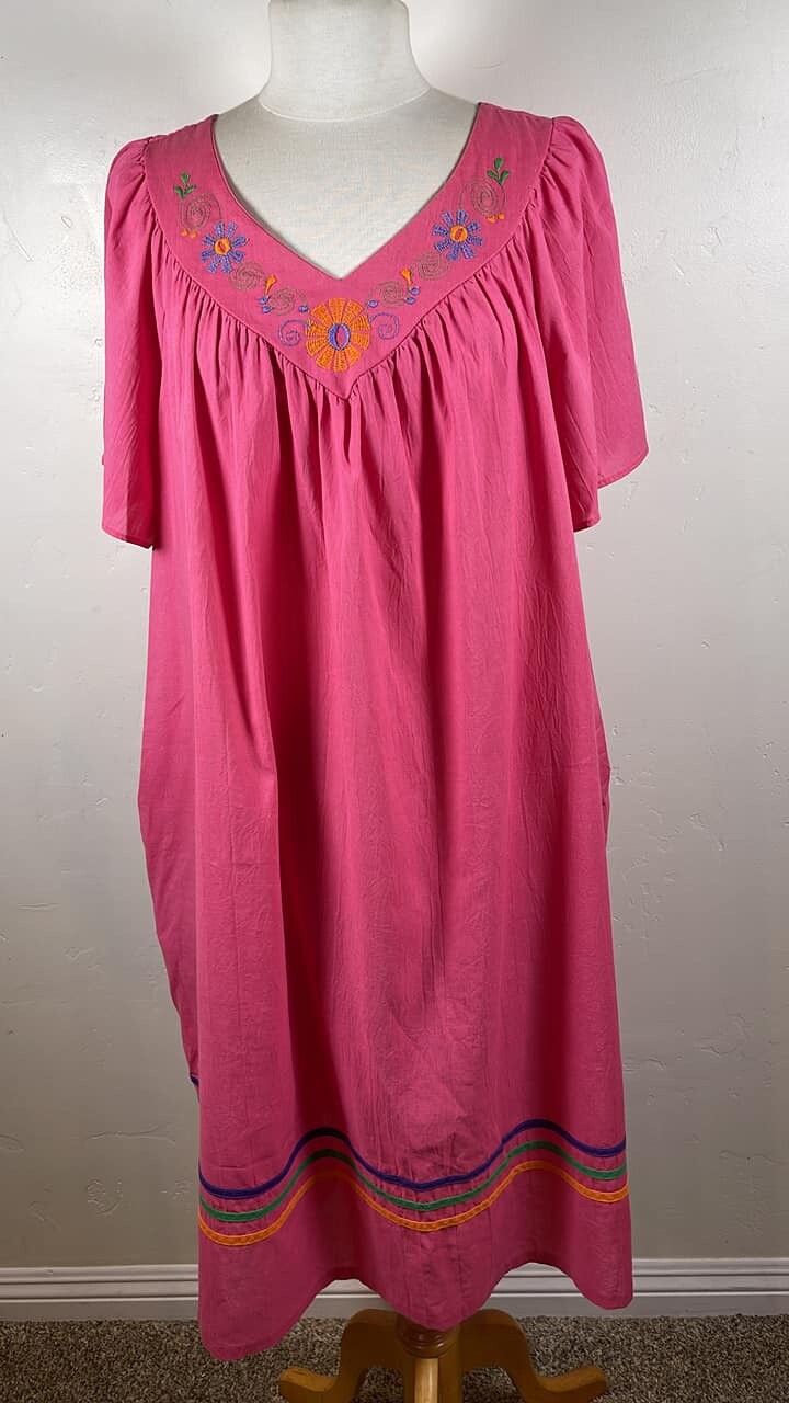 Vintage Super comfy embroidered pink tent dress 1980’s Just for Women