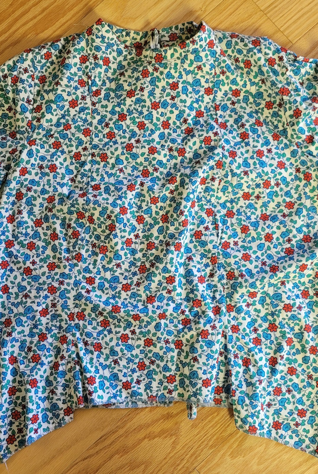 Vintage 1960’s – 1970’s Summer Floral, Long Sleeved, Hippie, Prairie Med/Lg.