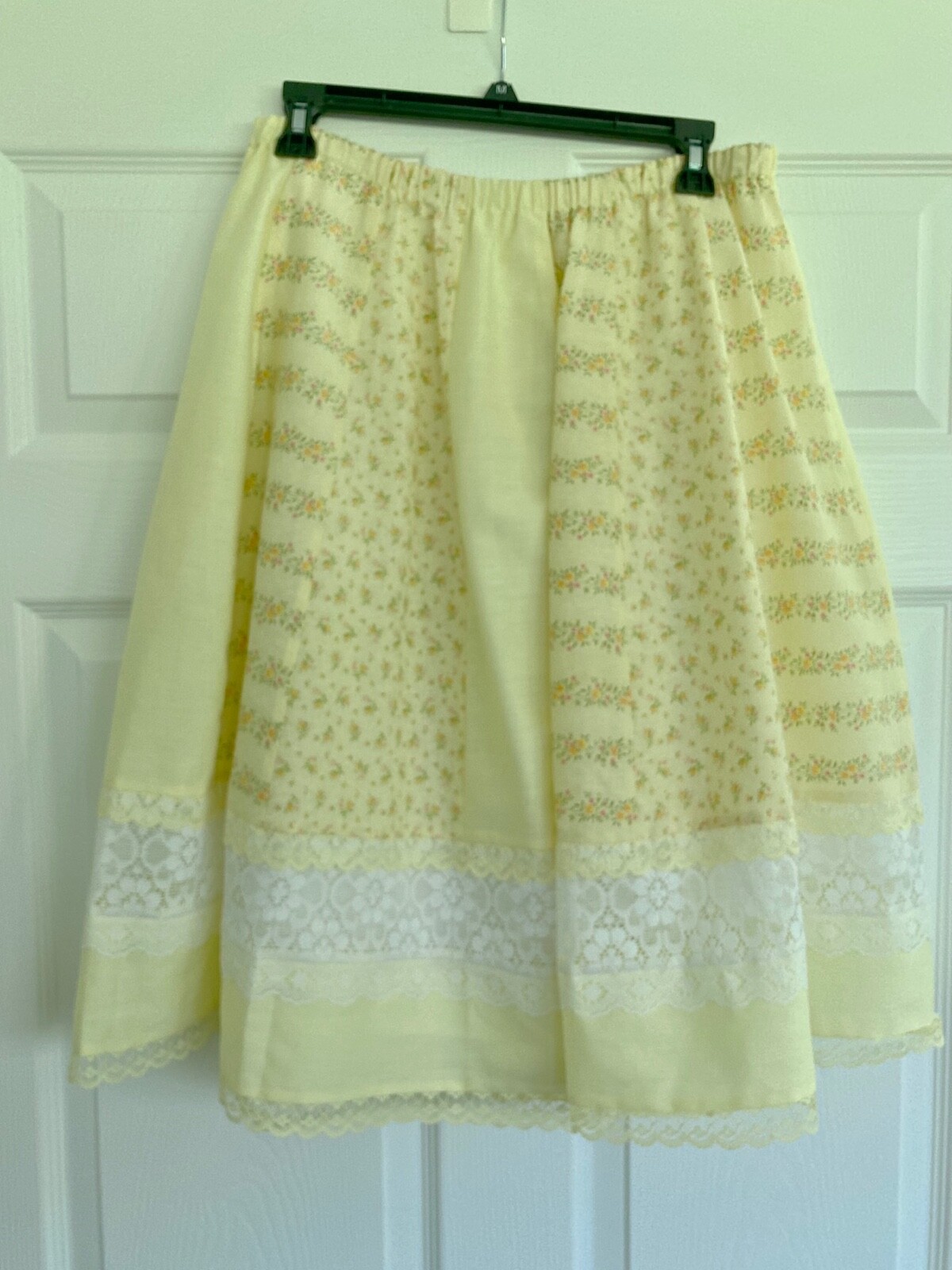 Vintage Multi Section Skirt 26″ Waist – 25″ Length.Yellow/Green/White