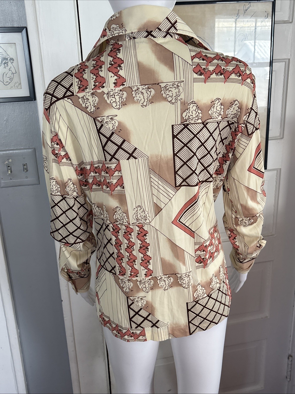 VTG 70s Women’s Disco Graphic Button Up Brown Pink LADY ARROW Dagger Collar