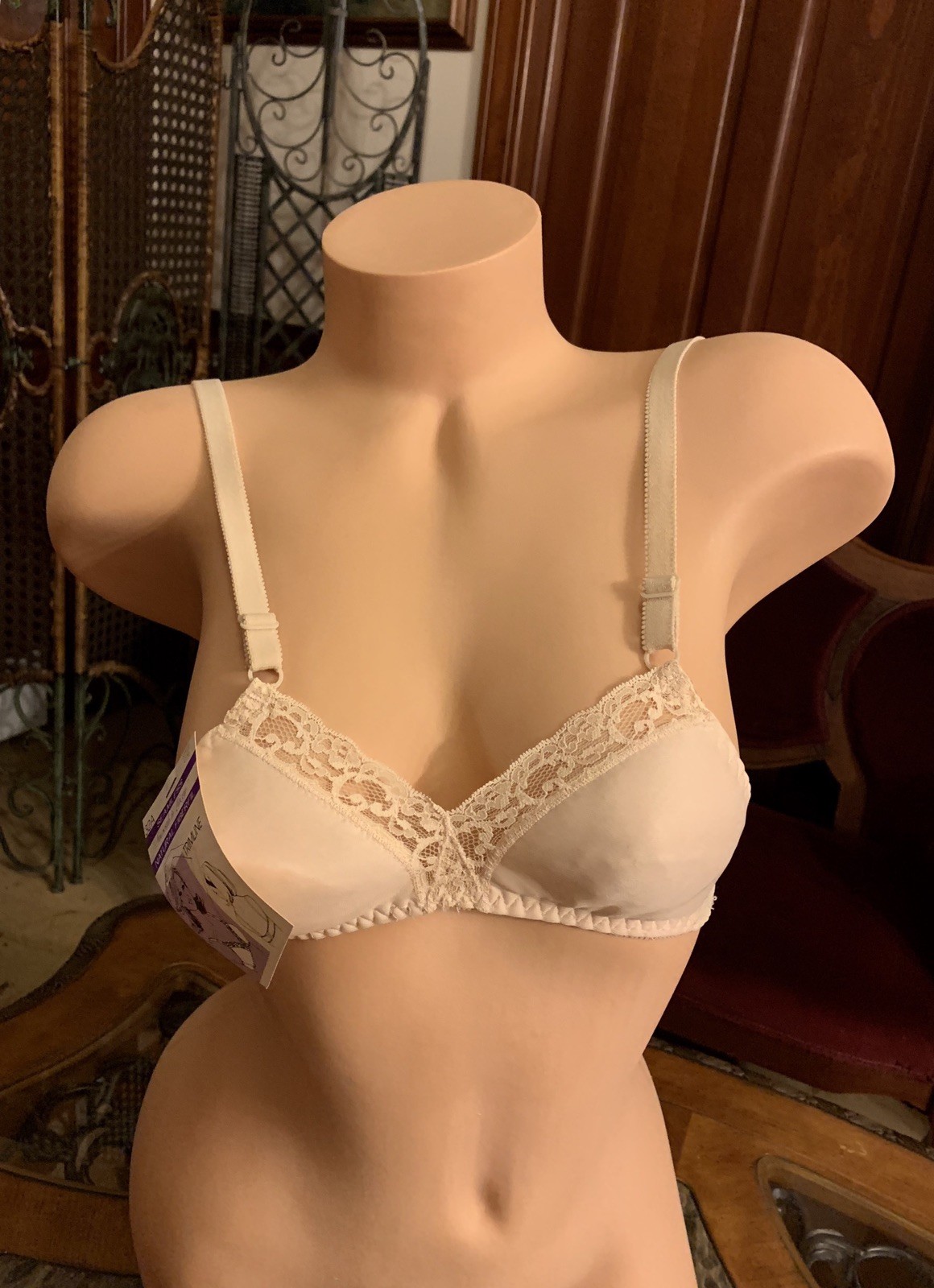 Vintage Bra Smooth Seamless Beige Nude Lace Trim Beige Adjustable 1970s NEW 32A