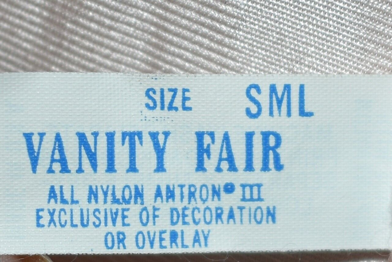 Vintage VANITY FAIR Antron III Pale Pink 3 Button Front Robe Size SML
