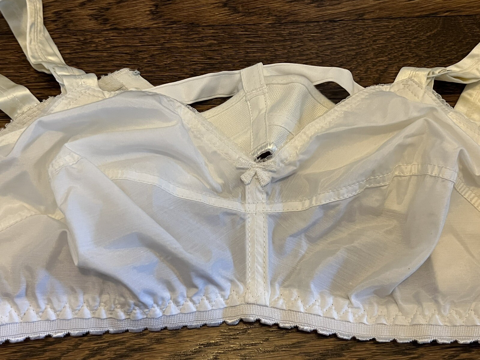 NEW Vintage 1970’s Sculptress White Poly Bra Style 522 w/Attached Banderin 28C
