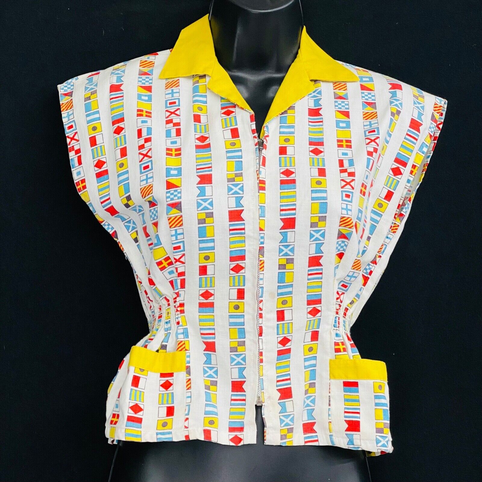 Vintage 1950s novelty print flags blouse, white yellow collar crop top shirt XS