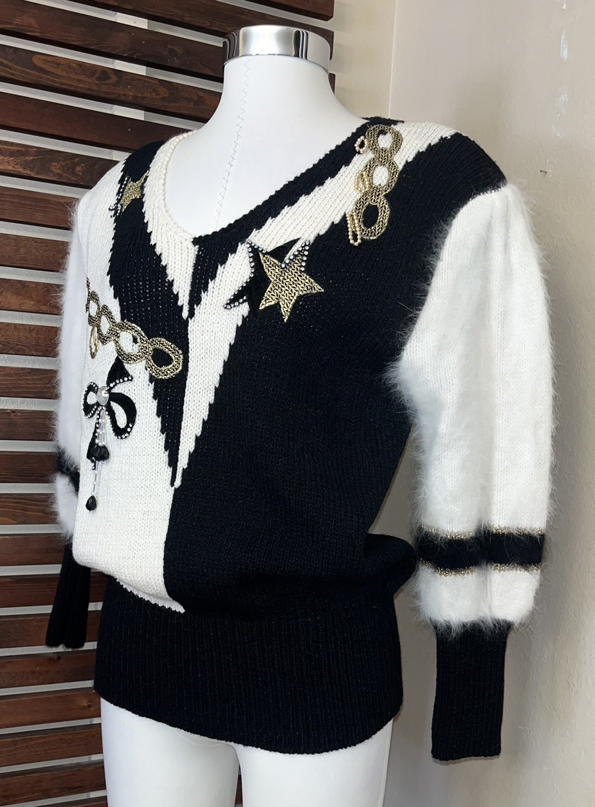 1980s 80s Vintage Black White Gold Star Beaded Rhinestone Long Sleeve Sweater M
