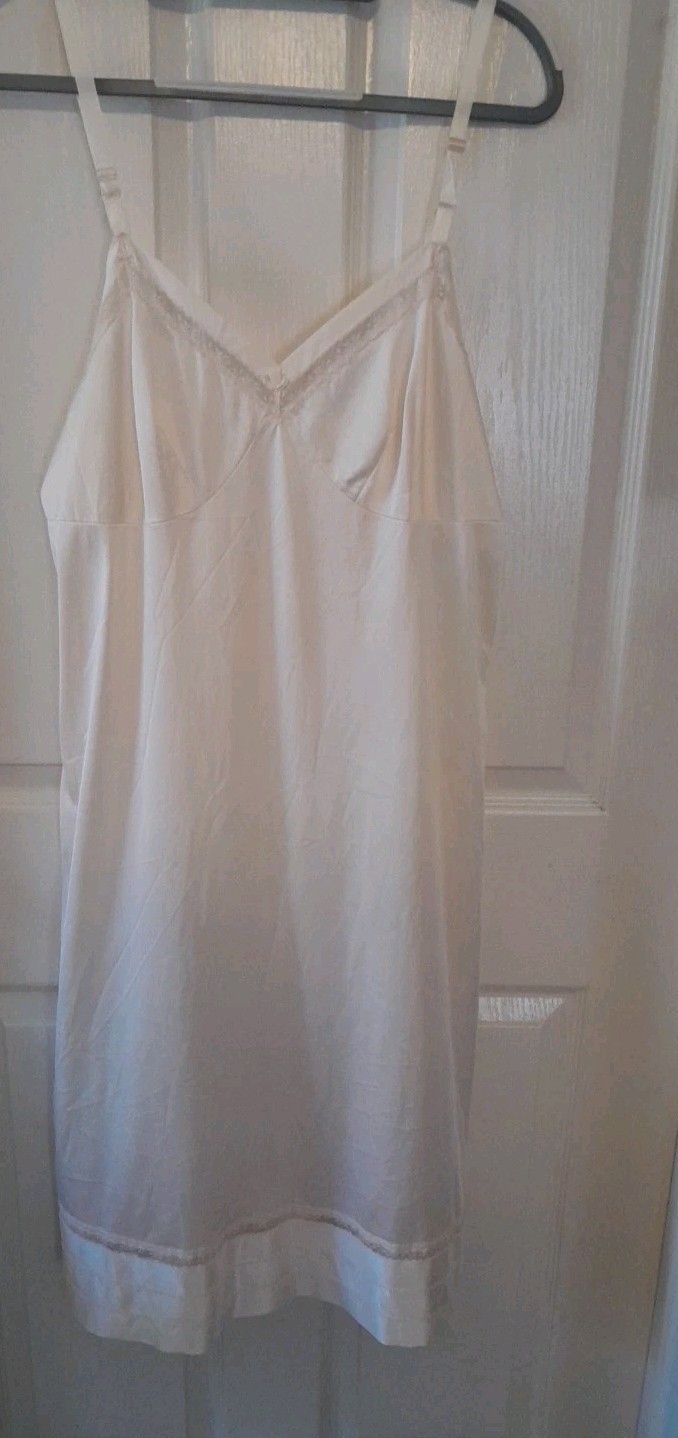 Vintage Lorraine USA Pit To Pit 42/ Medium Tall Ivory Slip Dress.b20