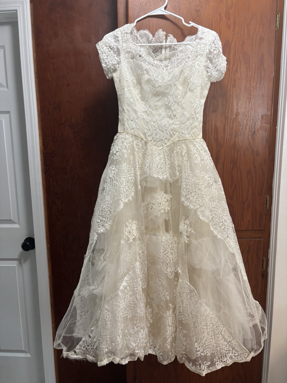 Vintage Bridal Gown Scalloped Neck With Lace Bodice Small