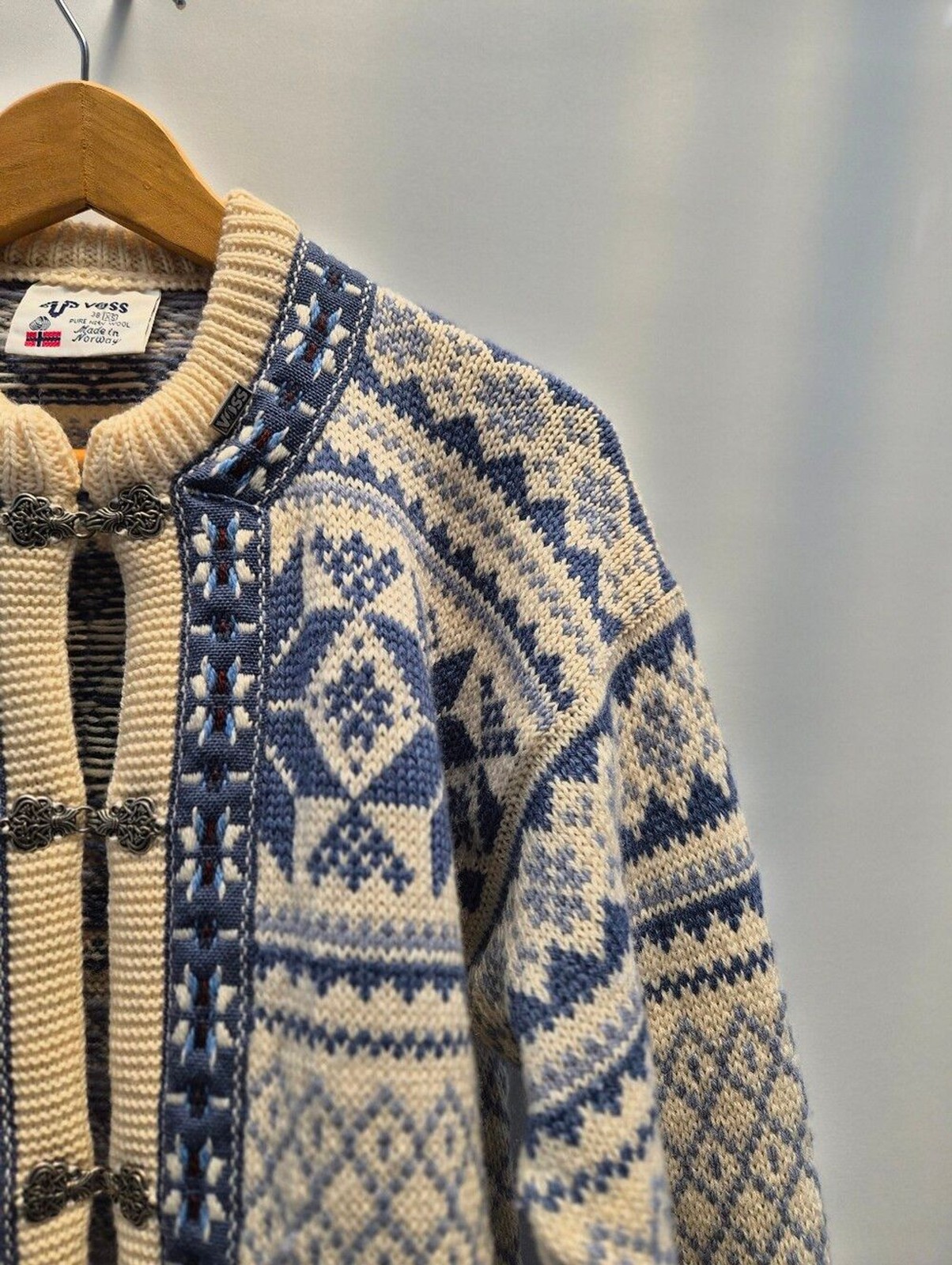 VOSS Norway Wool Cardigan Sweater Women XS 36 Fair Isle Nordic Pewter Clasp Blue