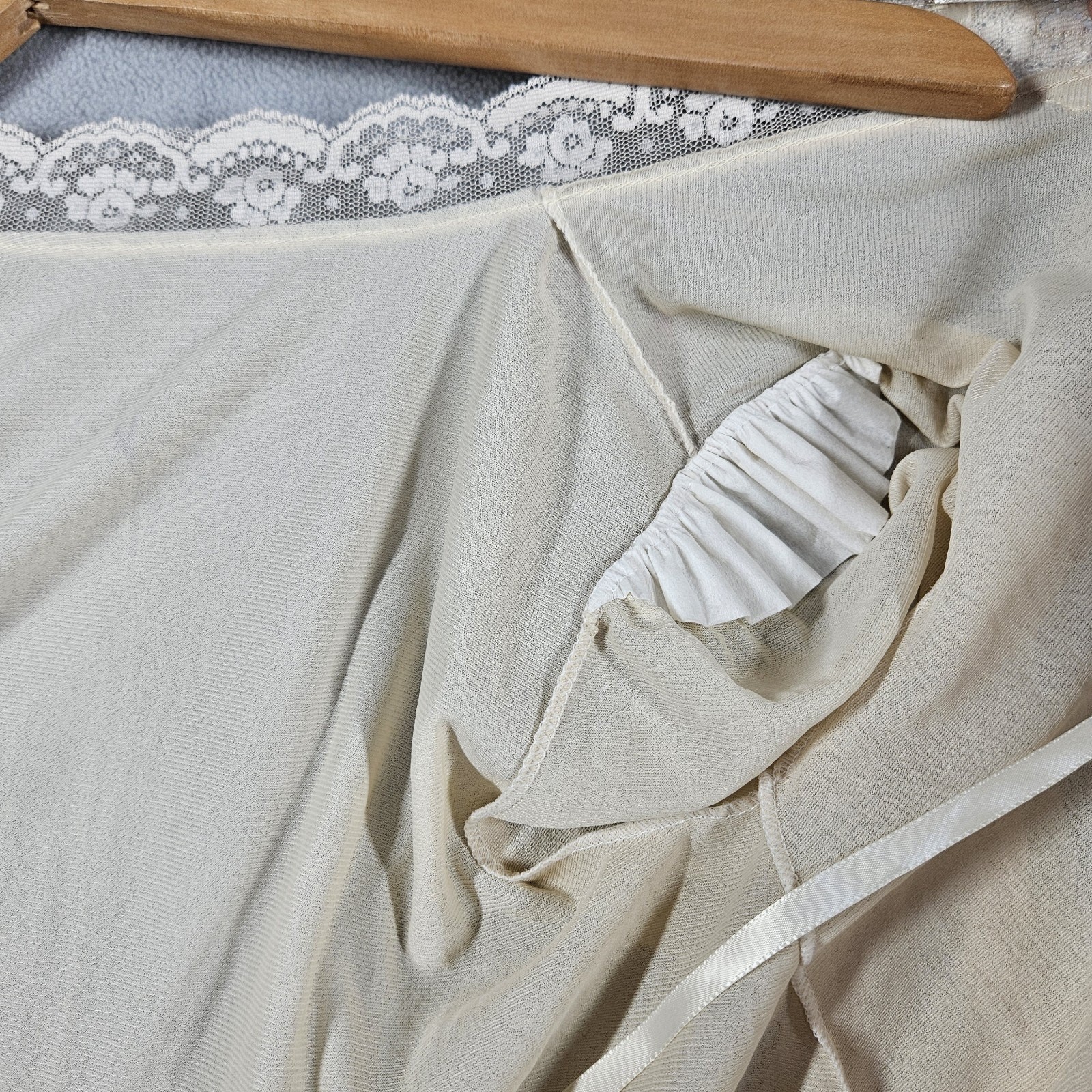 Vintage Short Robe Small Light Beige Dressing Gown Lace Petra Fashions Cottage