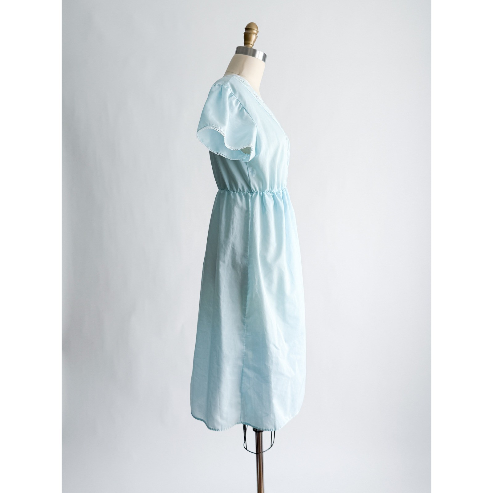Glencraft Lingerie Vintage Wrap Robe Floral Embroidery Lace Medium Blue ILGWU